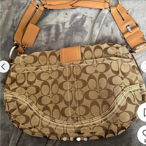 Coach handbag 👜 like new

Soho Flap Bag In Signature Textile Jacquard - Picture 2 of 4